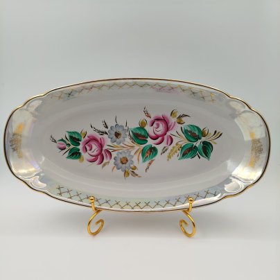 Блюдо вытянутой формы с цветочным декором, фарфор, роспись, люстр, золочение, Барановский фарфоровый завод, СССР, 1970-1991 гг.