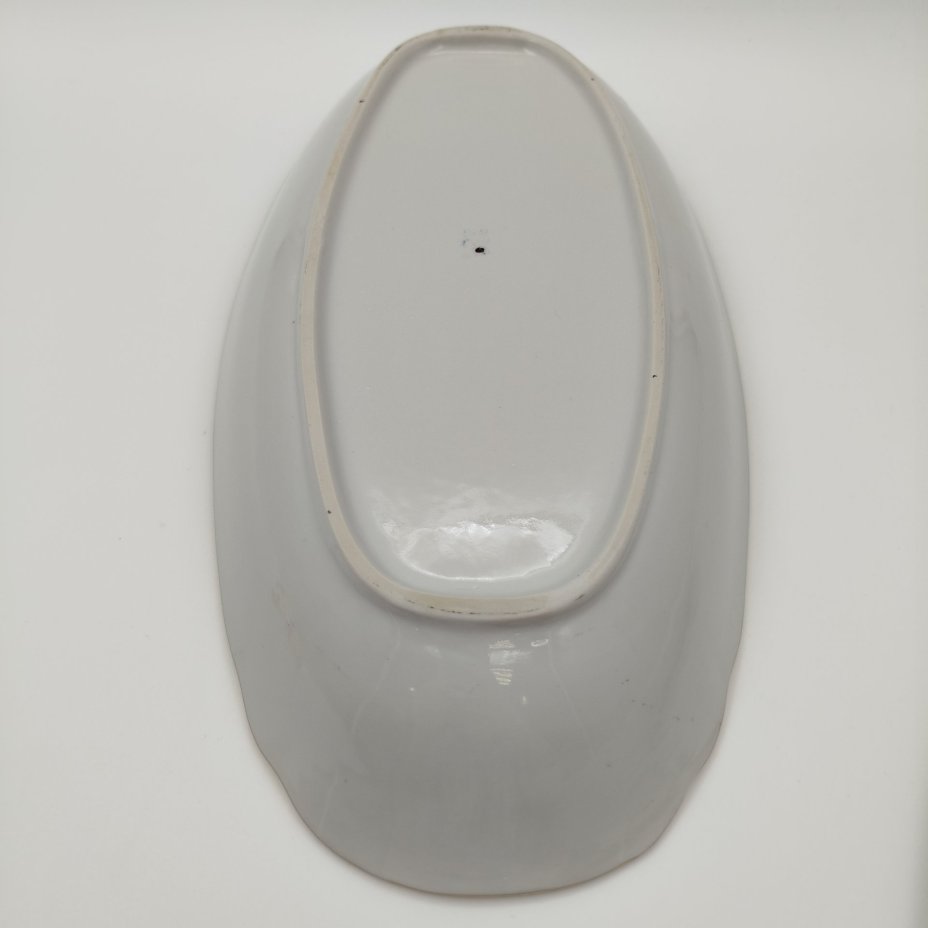 Блюдо вытянутой формы с цветочным декором, фарфор, роспись, люстр, золочение, Барановский фарфоровый завод, СССР, 1970-1991 гг.