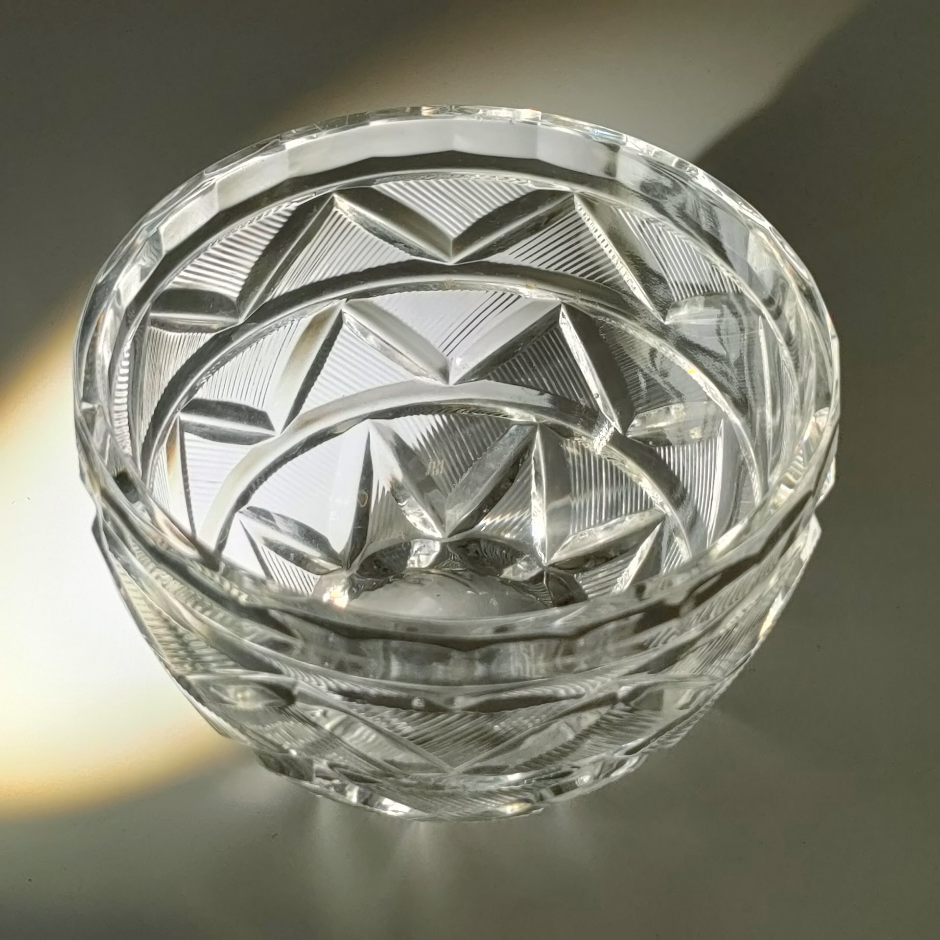 Вазочка для конфет с геометрическим декором, хрусталь, алмазная грань, Завод «Красный Гигант», СССР, 1970-1990 гг.