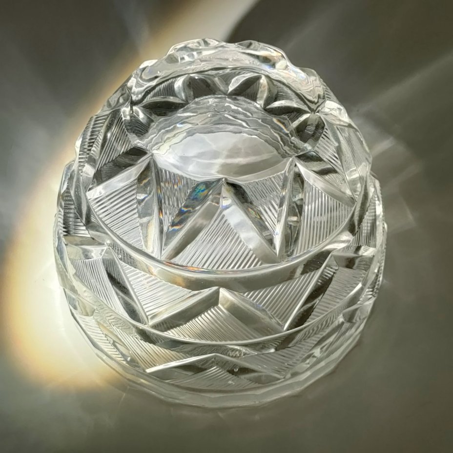 Вазочка для конфет с геометрическим декором, хрусталь, алмазная грань, Завод «Красный Гигант», СССР, 1970-1990 гг.