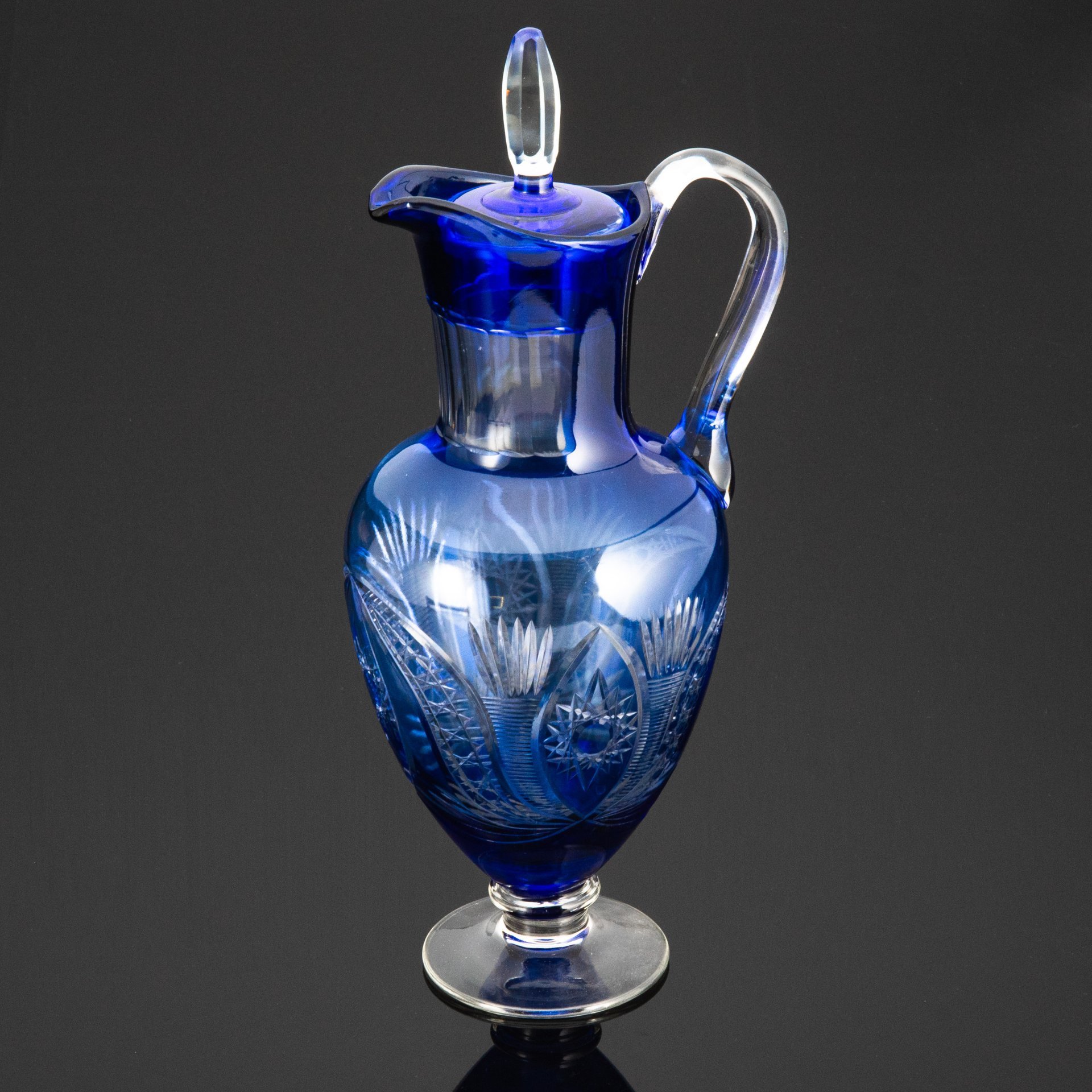 Кувшин с крышкой, украшенный геометрическим узором, Дятьковский хрустальный завод