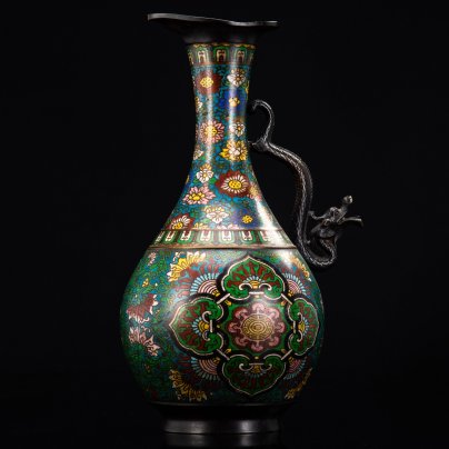 Ваза-кувшин интерьерная с ручкой в виде дракона, украшенная растительным декором, в технике клуазоне, металл, перегородчатая эмаль, Китай, 1940-1970 гг.
