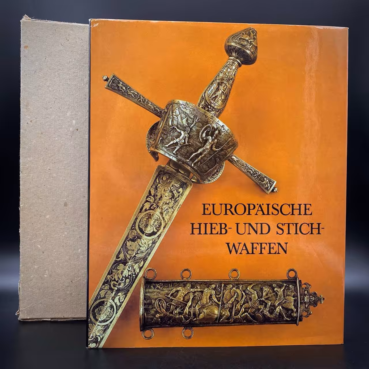 Книга "Европейское холодное оружие", на немецком языке, Мюллер. Г., Кёллинг. Х., в футляре