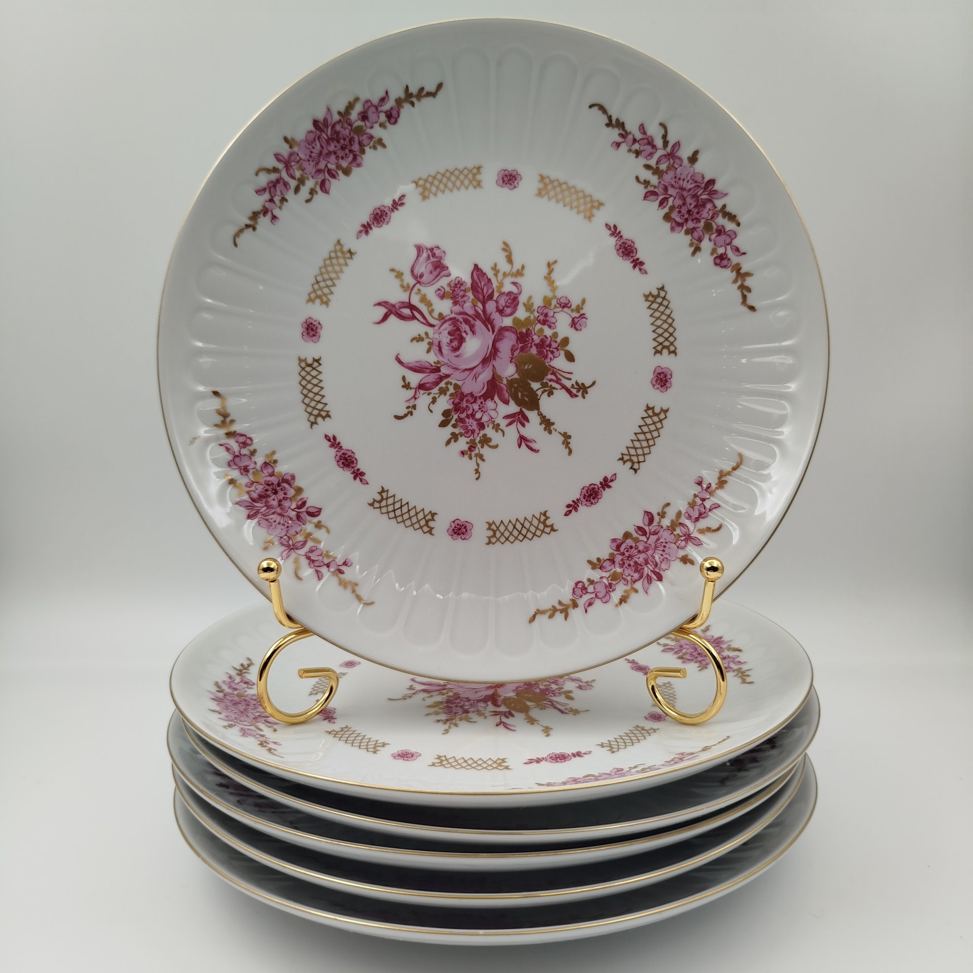 Набор обеденных тарелок с цветочным декором на 6 персон, фарфор, деколь, золочение, Graf Von Henneberg Porzellan, 1777 Jlmenau, ГДР, 1977-1990 гг.
