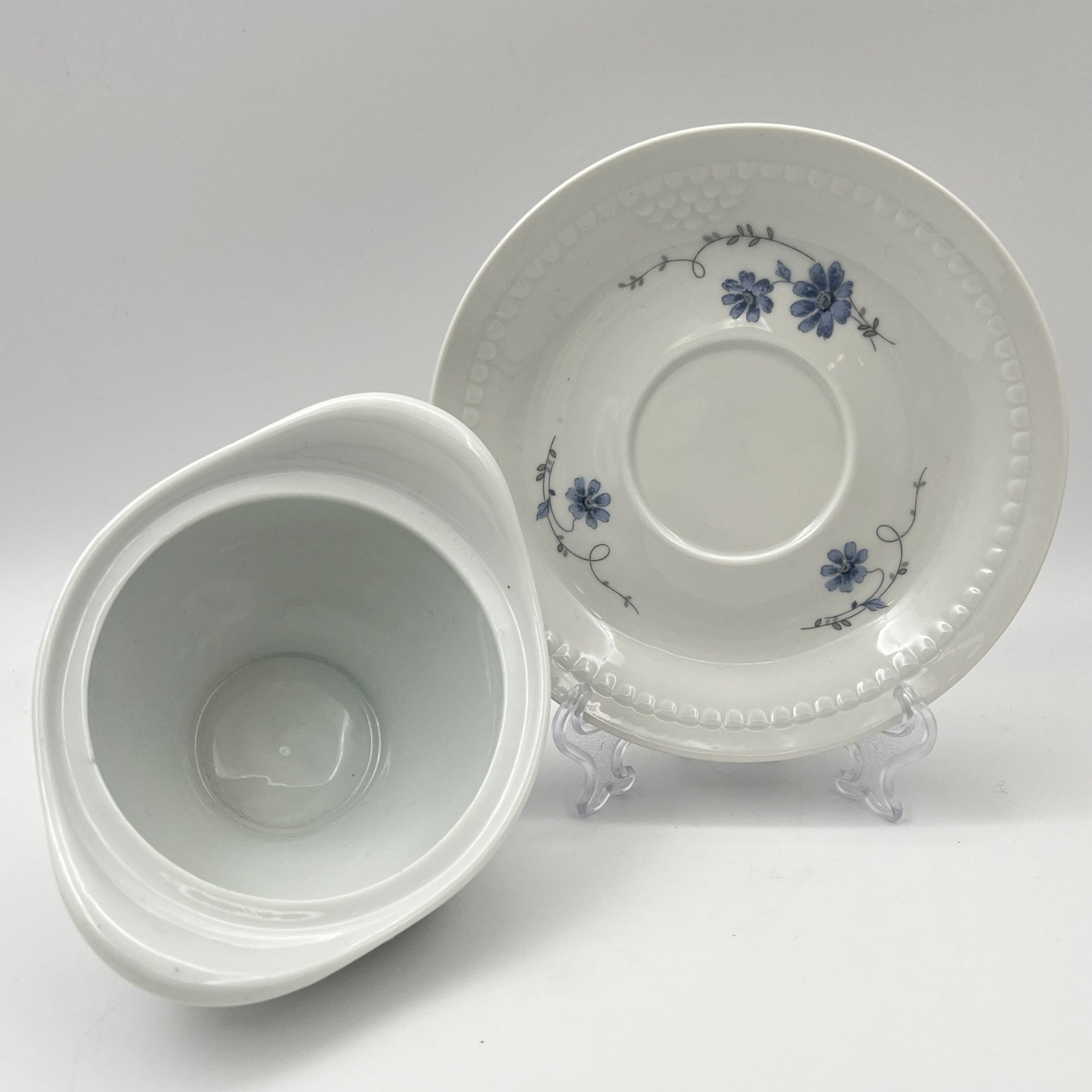 Соусник на подставке, украшенный цветочным декором, фарфор, деколь, Colditz (Кольдиц), ГДР, 1980-1990 гг.