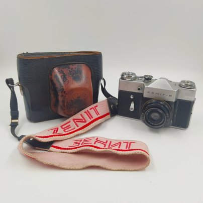 Фотоаппарат "Зенит-В" с объективом "Индустар-50" в оригинальном кофре, Красногорский механический завод (КМЗ)