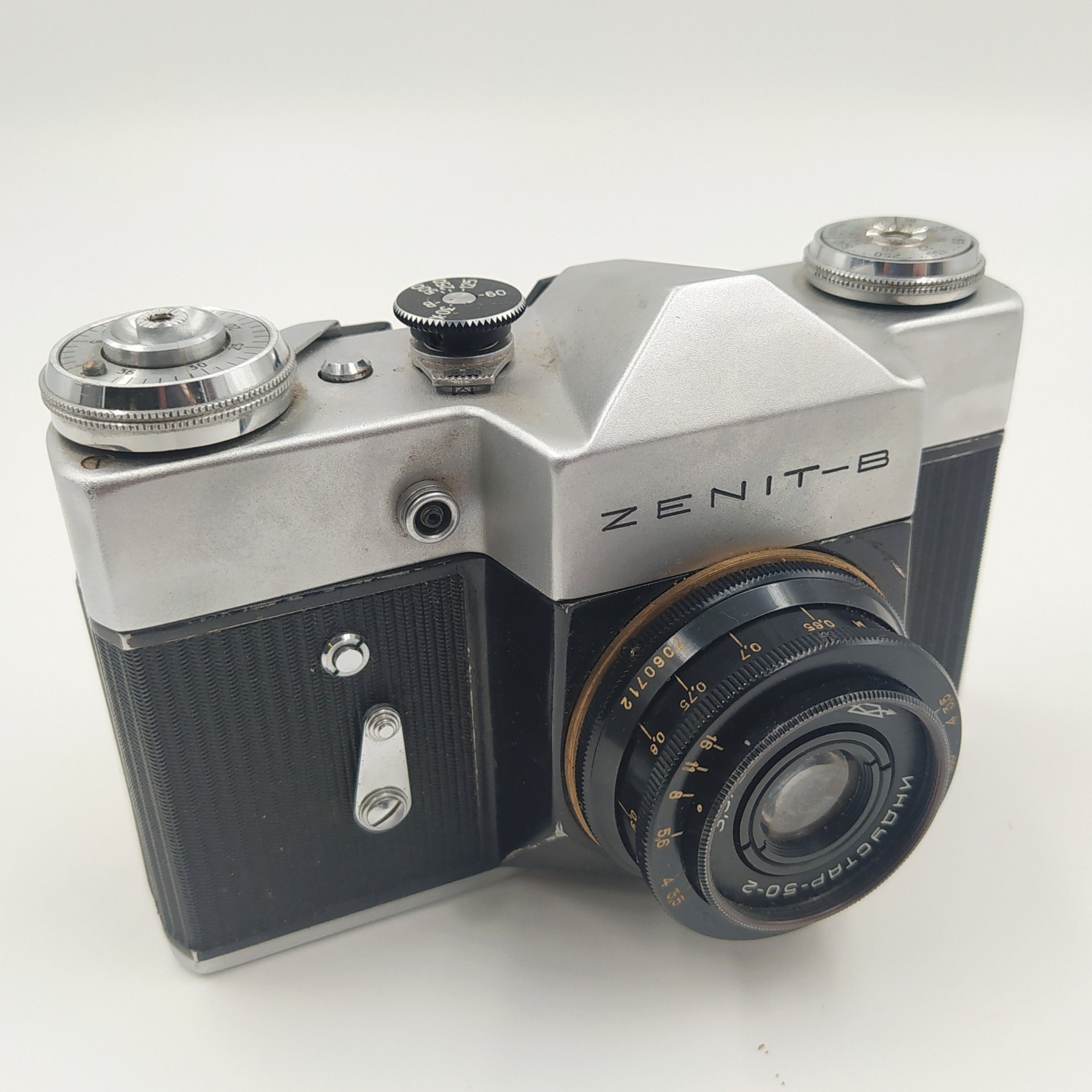 Фотоаппарат "Зенит-В" с объективом "Индустар-50" в оригинальном кофре, Красногорский механический завод (КМЗ)