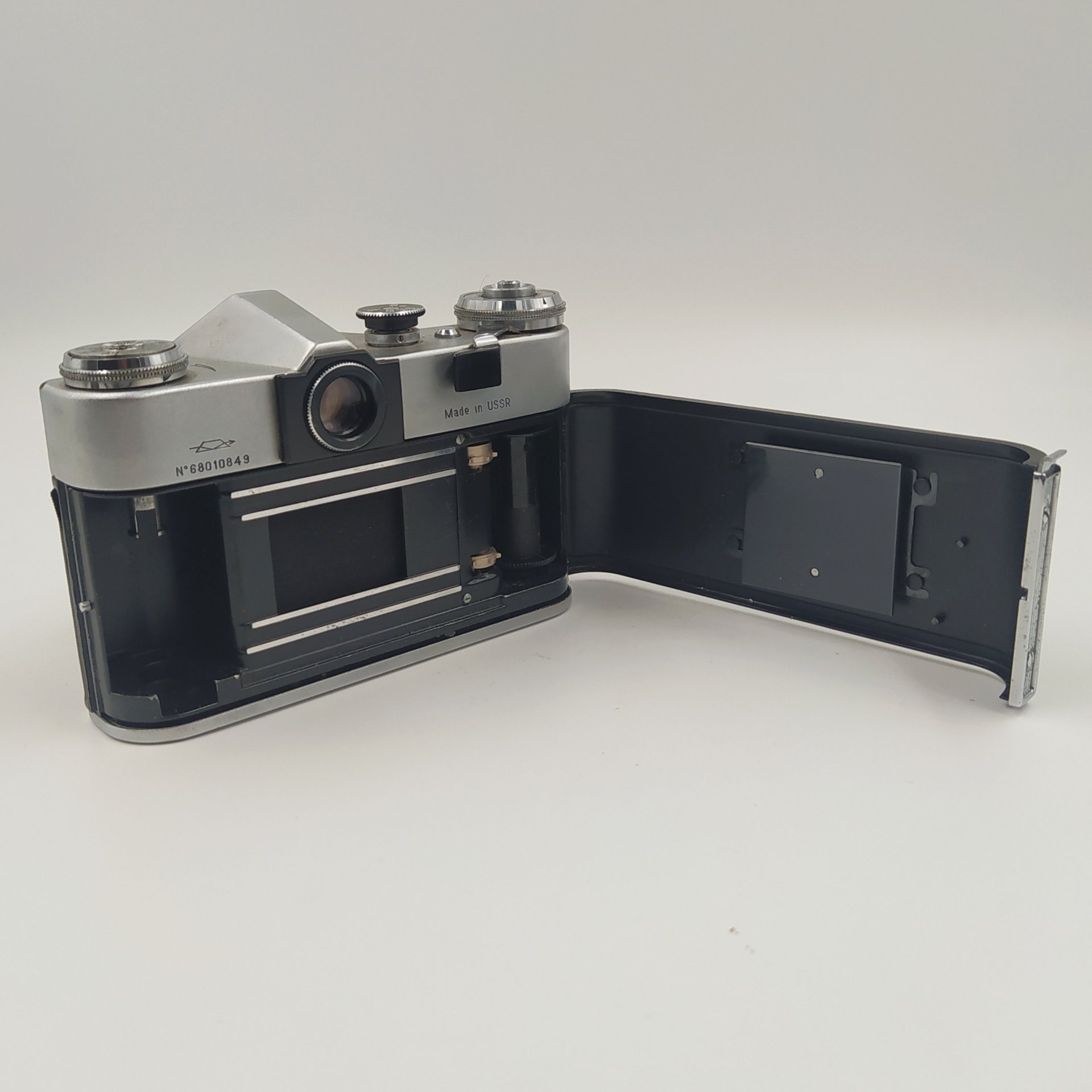 Фотоаппарат "Зенит-В" с объективом "Индустар-50" в оригинальном кофре, Красногорский механический завод (КМЗ)