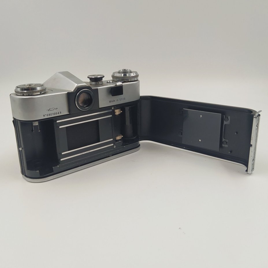 Фотоаппарат "Зенит-В" с объективом "Индустар-50" в оригинальном кофре, Красногорский механический завод (КМЗ)