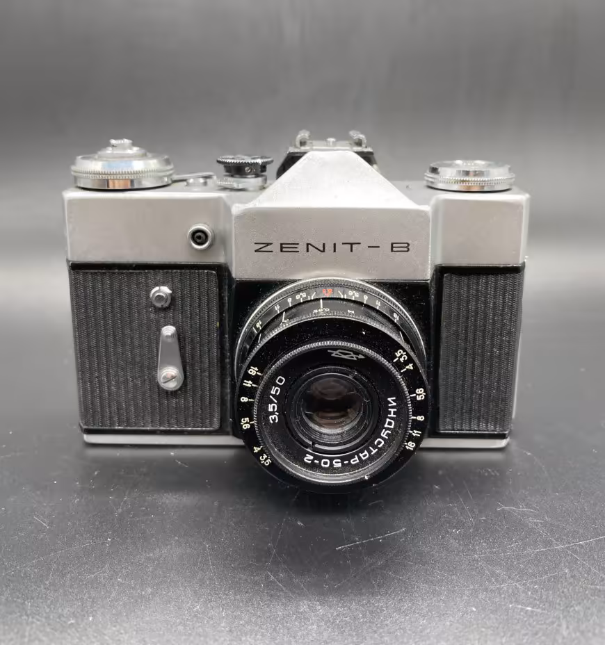 Фотоаппарат пленочный "Зенит-B" с объективом "Индустар-50-2" в кофре, Красногорский механический завод (КМЗ)