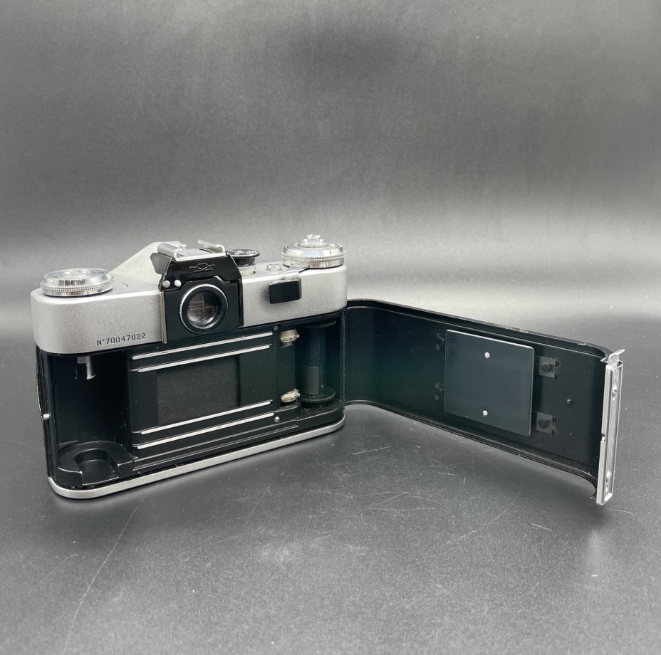 Фотоаппарат пленочный "Зенит-B" с объективом "Индустар-50-2" в кофре, Красногорский механический завод (КМЗ)