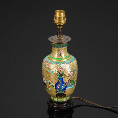 Лампа настольная, украшенная цветами, в технике клуазоне, металл, пластик, перегородчатая эмаль, Китай, 1970-1990 гг.