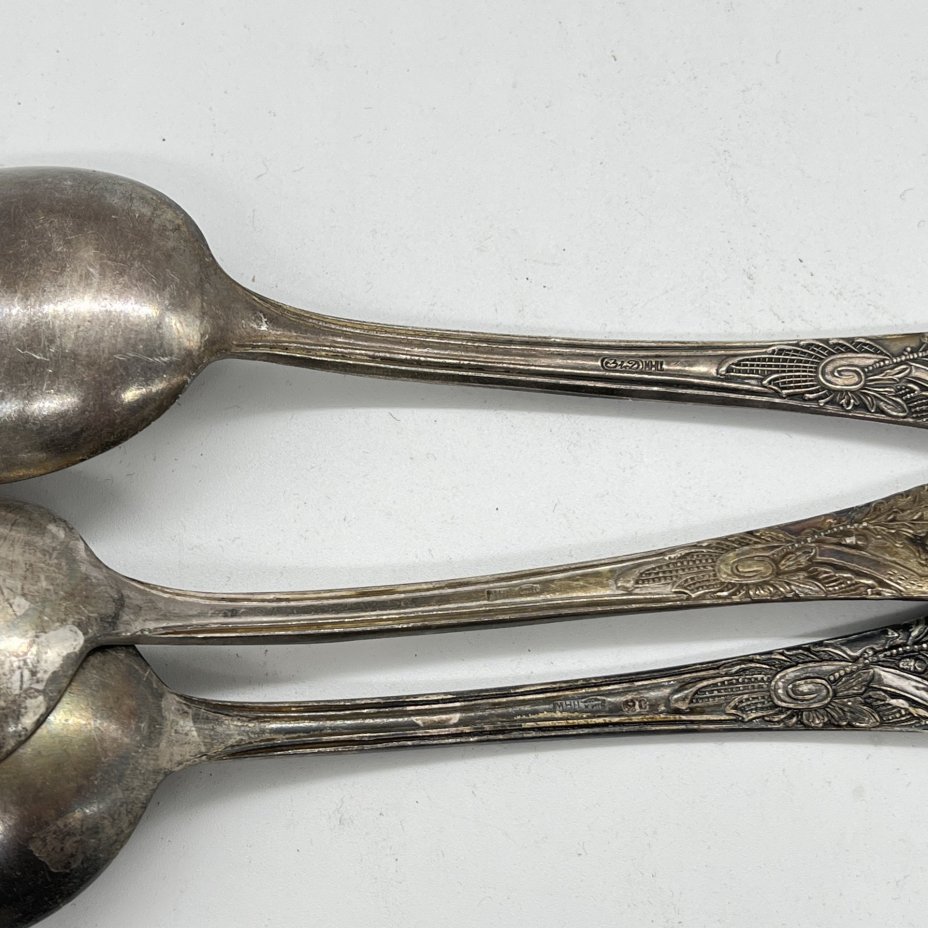 Набор из 3 столовых ложек с фигурным растительным декором на ручках, мНЦ (медь-никель-цинк), Киевский завод столовых приборов и посуды им. Дзержинского (ЗiД, ЗиД), СССР, 1950 г.