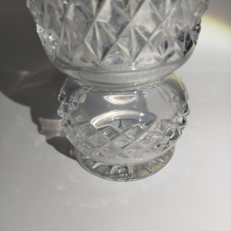 Ваза с рельефным геометрическим декором