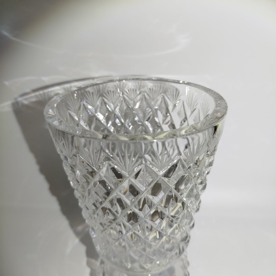 Ваза с рельефным геометрическим декором