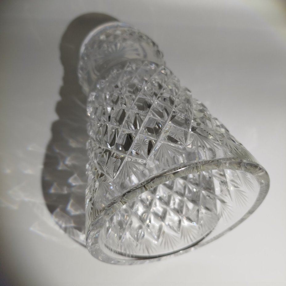 Ваза с рельефным геометрическим декором