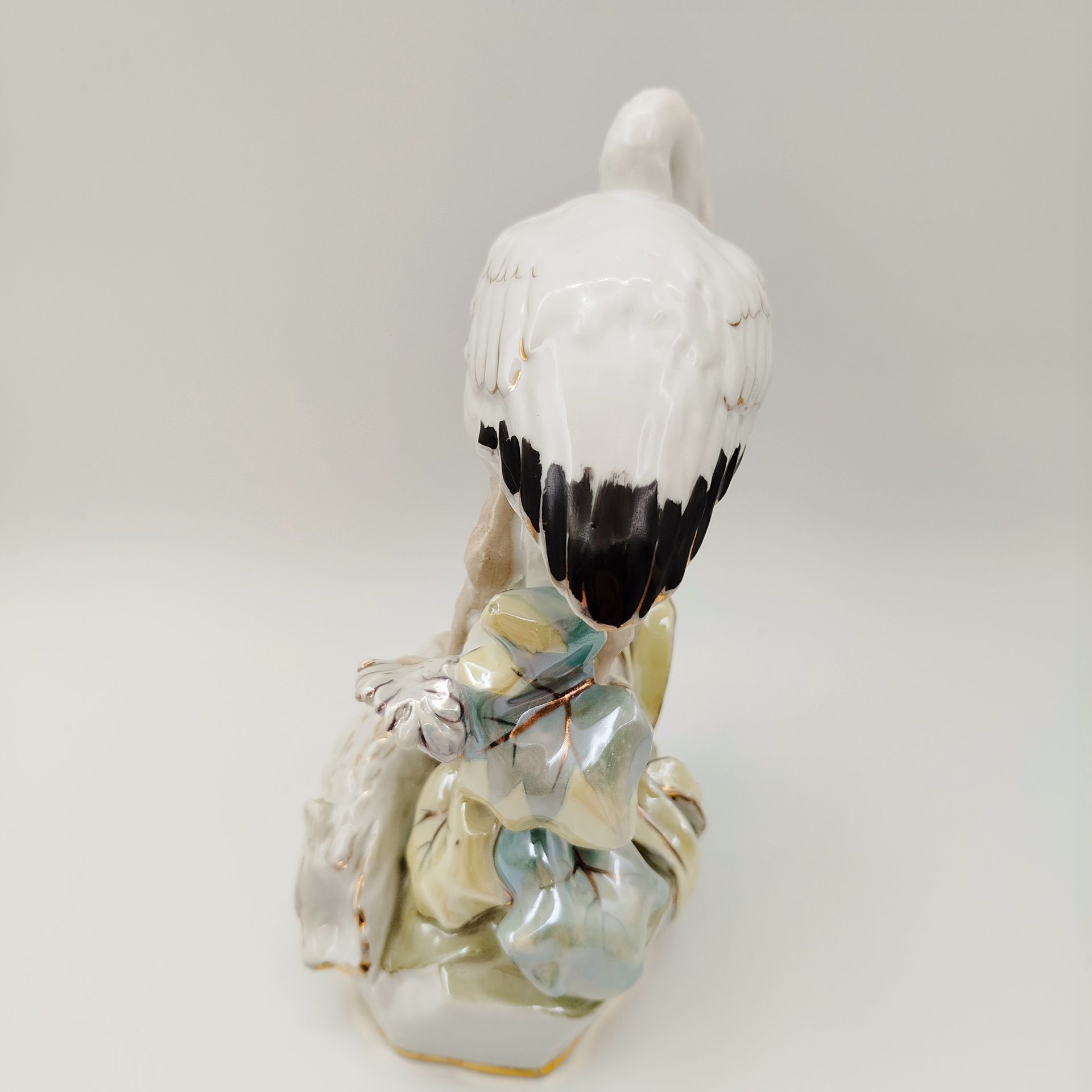 Статуэтка "Аист", автор модели Н.П. Пустыгин, автор росписи М.М. Шепелева (Кожина), фарфор, люстр, роспись, золочение, Дулевский фарфоровый завод (Дулёво), СССР, 1959 г.