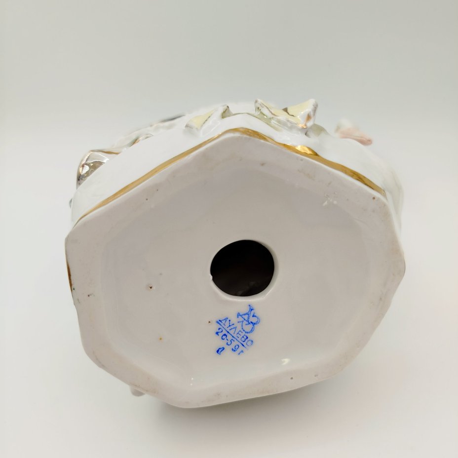 Статуэтка "Аист", автор модели Н.П. Пустыгин, автор росписи М.М. Шепелева (Кожина)