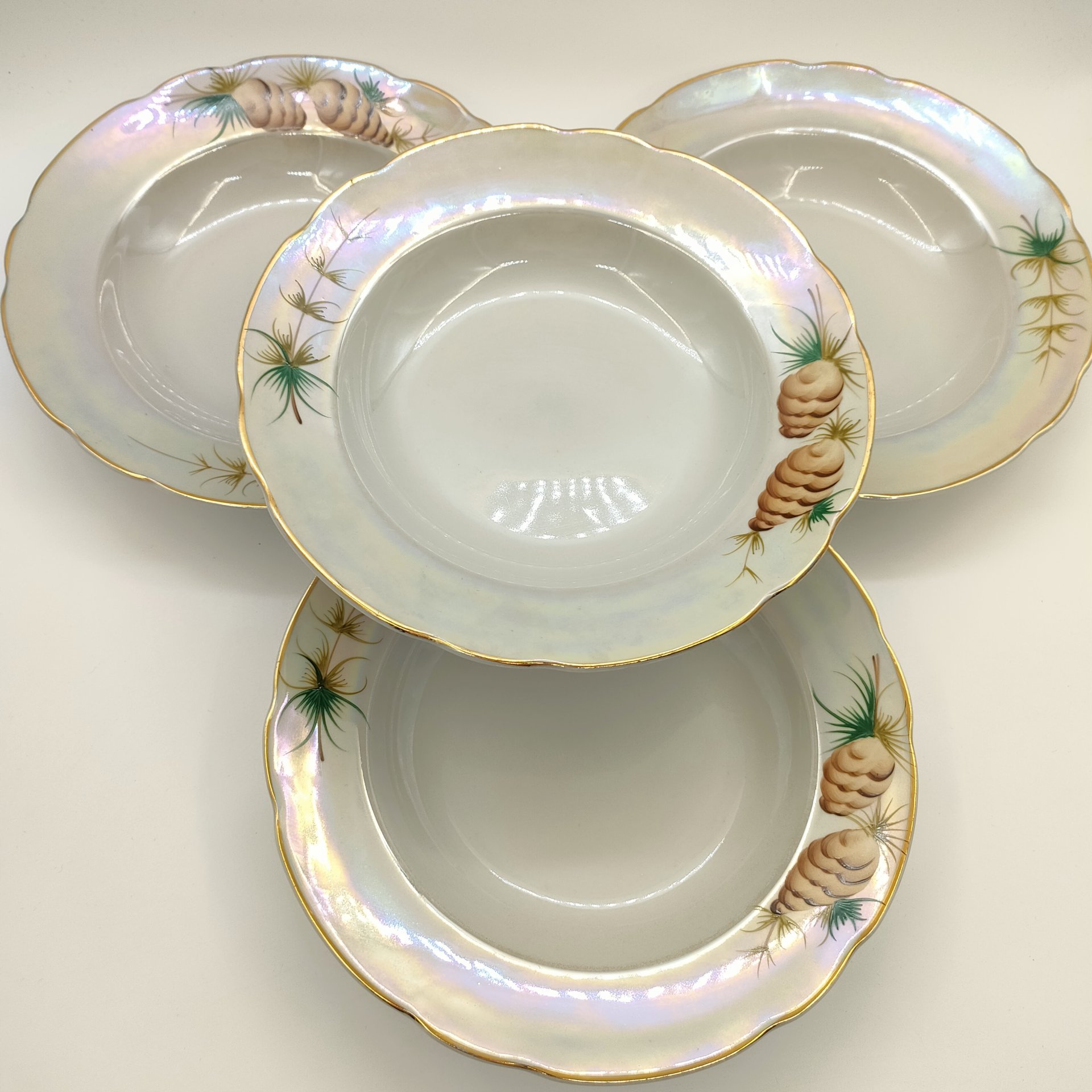Набор суповых тарелок "Шишки" на 4 персоны, фарфор, люстр, роспись, золочение, Коростенский фарфоровый завод (КФЗ), Украина, 1997-2005 гг.