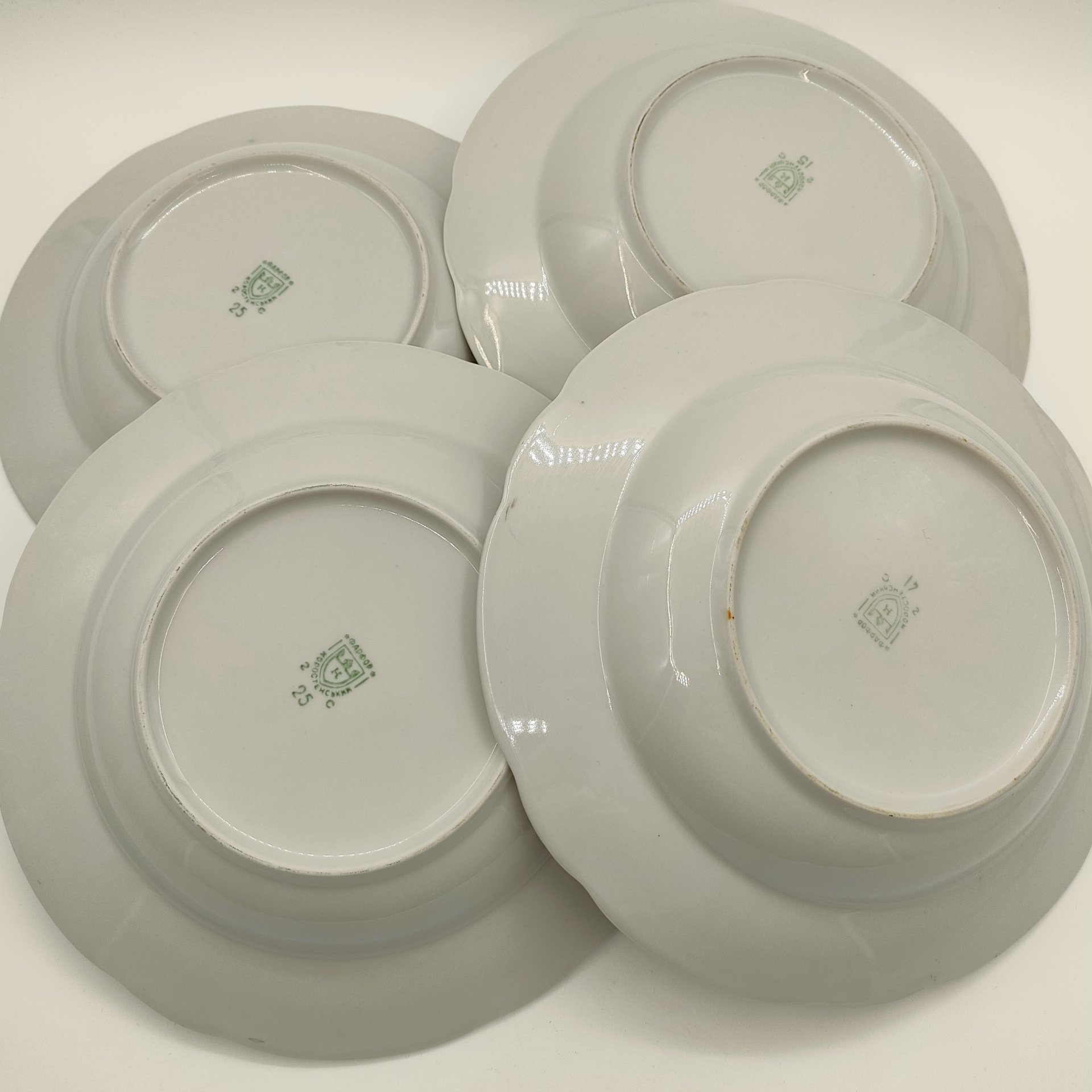 Набор суповых тарелок "Шишки" на 4 персоны, фарфор, люстр, роспись, золочение, Коростенский фарфоровый завод (КФЗ), Украина, 1997-2005 гг.