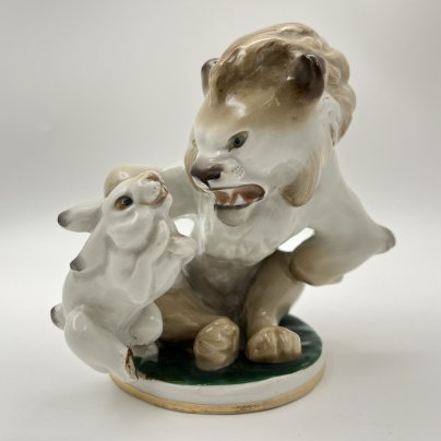 Статуэтка "Заяц во хмелю", скульптор Б.Я. Воробьев, фарфор, роспись, золочение, Ленинградский фарфоровый завод (ЛФЗ), СССР, 1960-1970 гг.