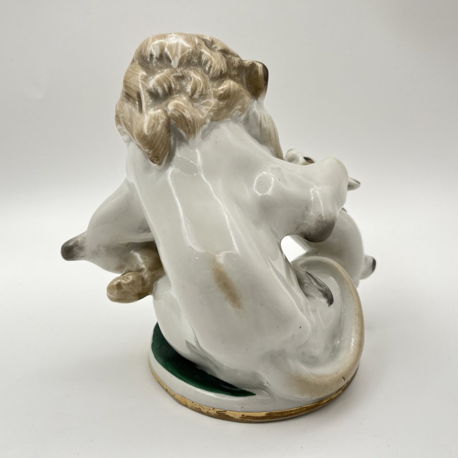 Статуэтка "Заяц во хмелю", скульптор Б.Я. Воробьев, фарфор, роспись, золочение, Ленинградский фарфоровый завод (ЛФЗ), СССР, 1960-1970 гг.