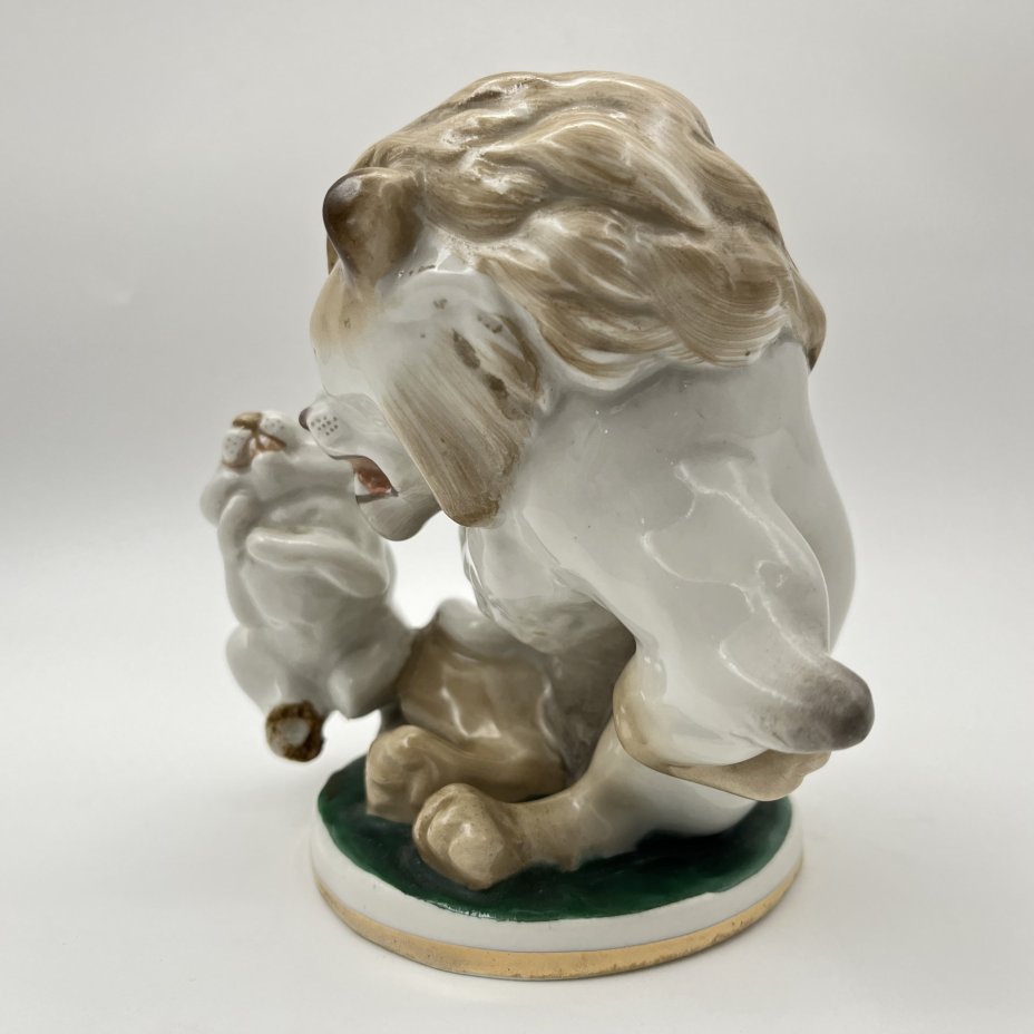 Статуэтка "Заяц во хмелю", скульптор Б.Я. Воробьев, фарфор, роспись, золочение, Ленинградский фарфоровый завод (ЛФЗ), СССР, 1960-1970 гг.