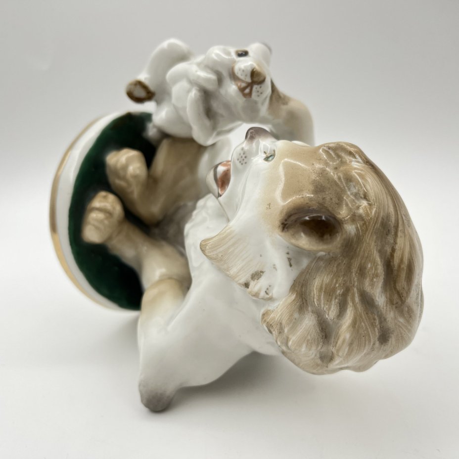 Статуэтка "Заяц во хмелю", скульптор Б.Я. Воробьев, фарфор, роспись, золочение, Ленинградский фарфоровый завод (ЛФЗ), СССР, 1960-1970 гг.