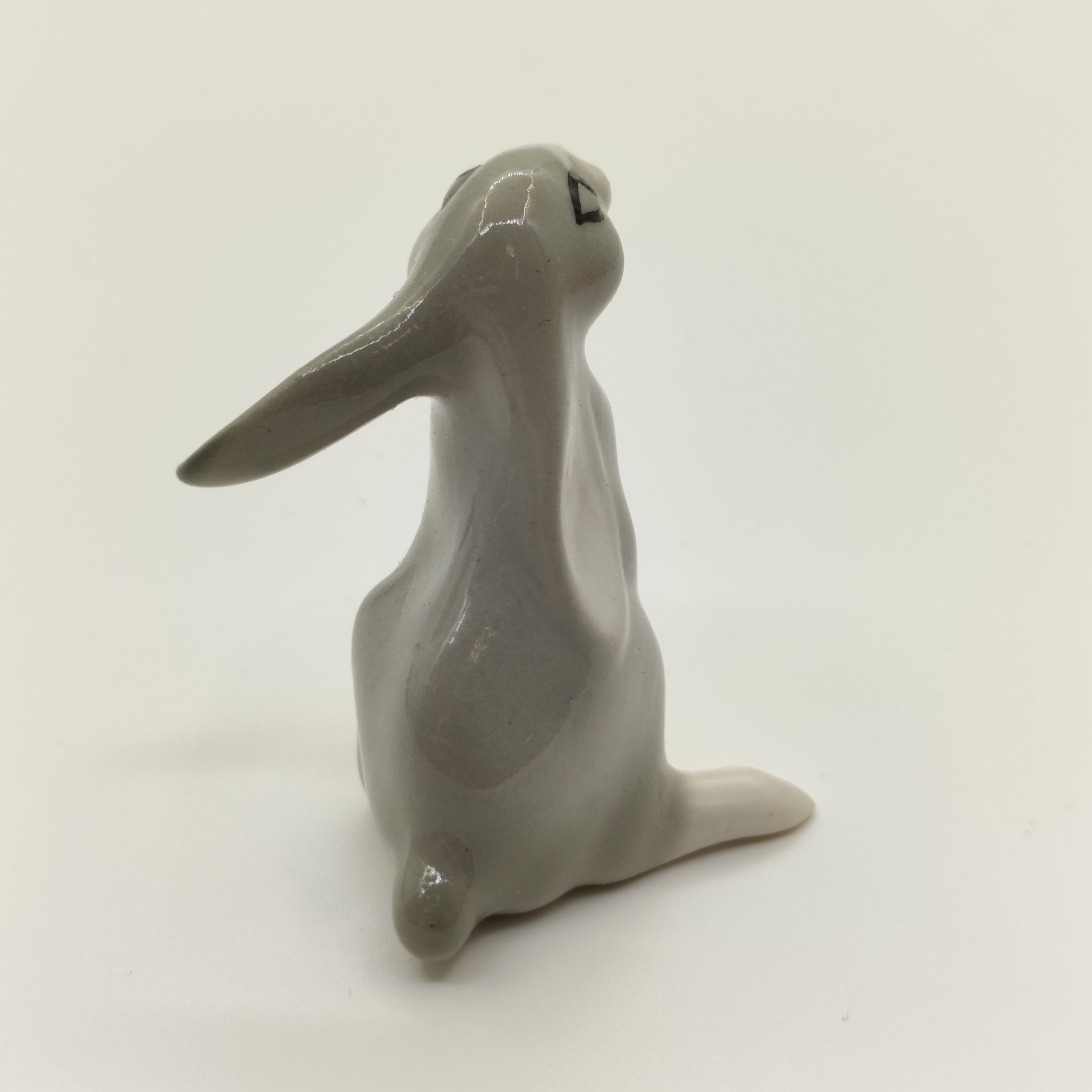 Статуэтка "Заяц", автор модели Н.Е. Муратов, автор росписи И.И. Ризнич, фарфор, роспись, Ленинградский фарфоровый завод (ЛФЗ), СССР, 1950-1960 гг.