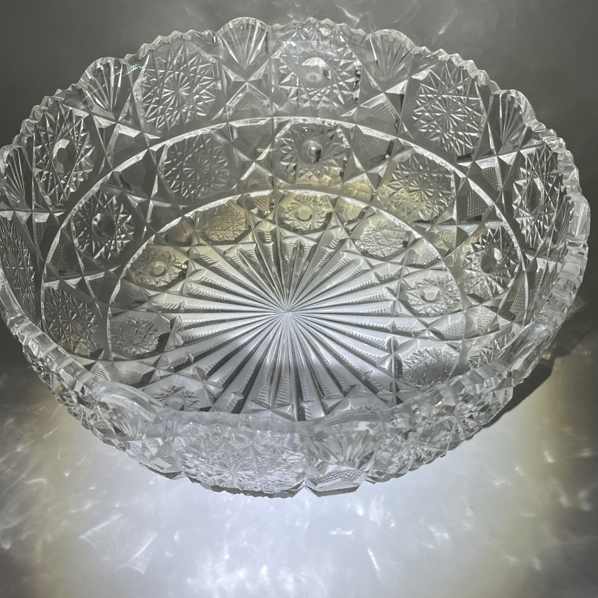 Фруктовница с резным геометрическим декором, хрусталь, алмазная грань, СССР, 1970-1990 гг.