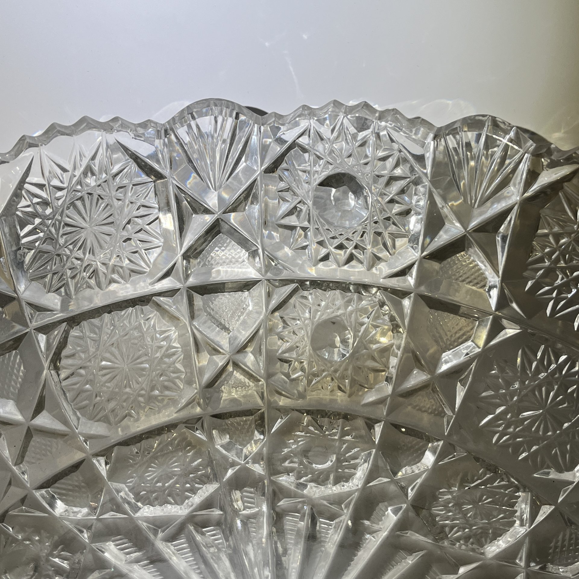 Фруктовница с резным геометрическим декором, хрусталь, алмазная грань, СССР, 1970-1990 гг.