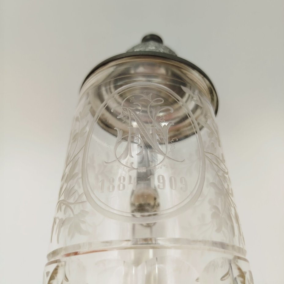 Кружка пивная с монограммой "NJ" и растительным декором