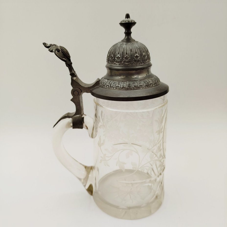 Кружка пивная с монограммой "NJ" и растительным декором