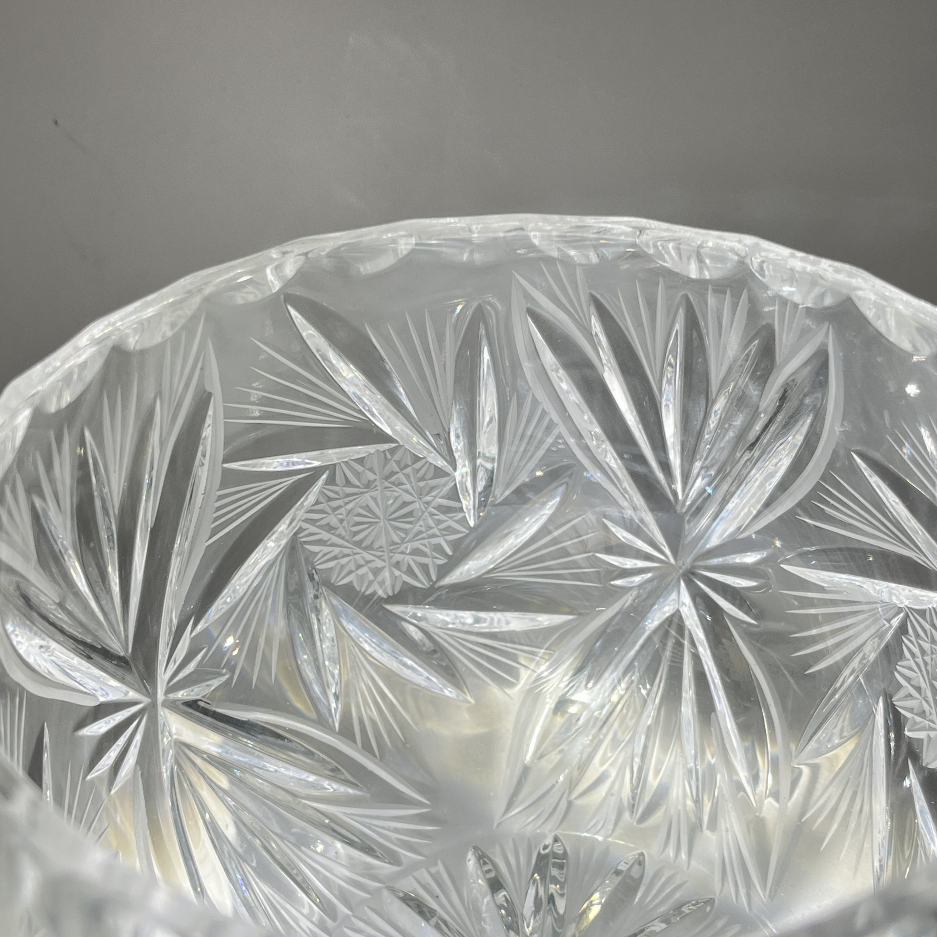 Салатник (конфетница) с резным геометрическим декором, хрусталь, пресс, алмазная грань, СССР, 1970-1990 гг.