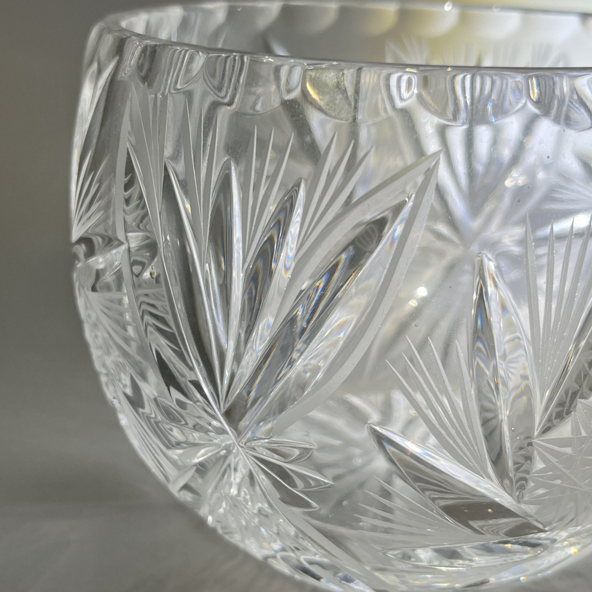 Салатник (конфетница) с резным геометрическим декором, хрусталь, пресс, алмазная грань, СССР, 1970-1990 гг.