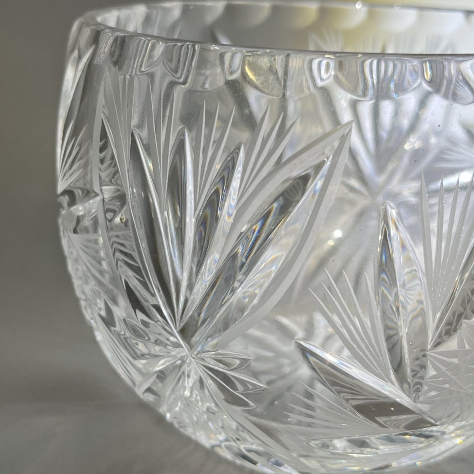 Салатник (конфетница) с резным геометрическим декором