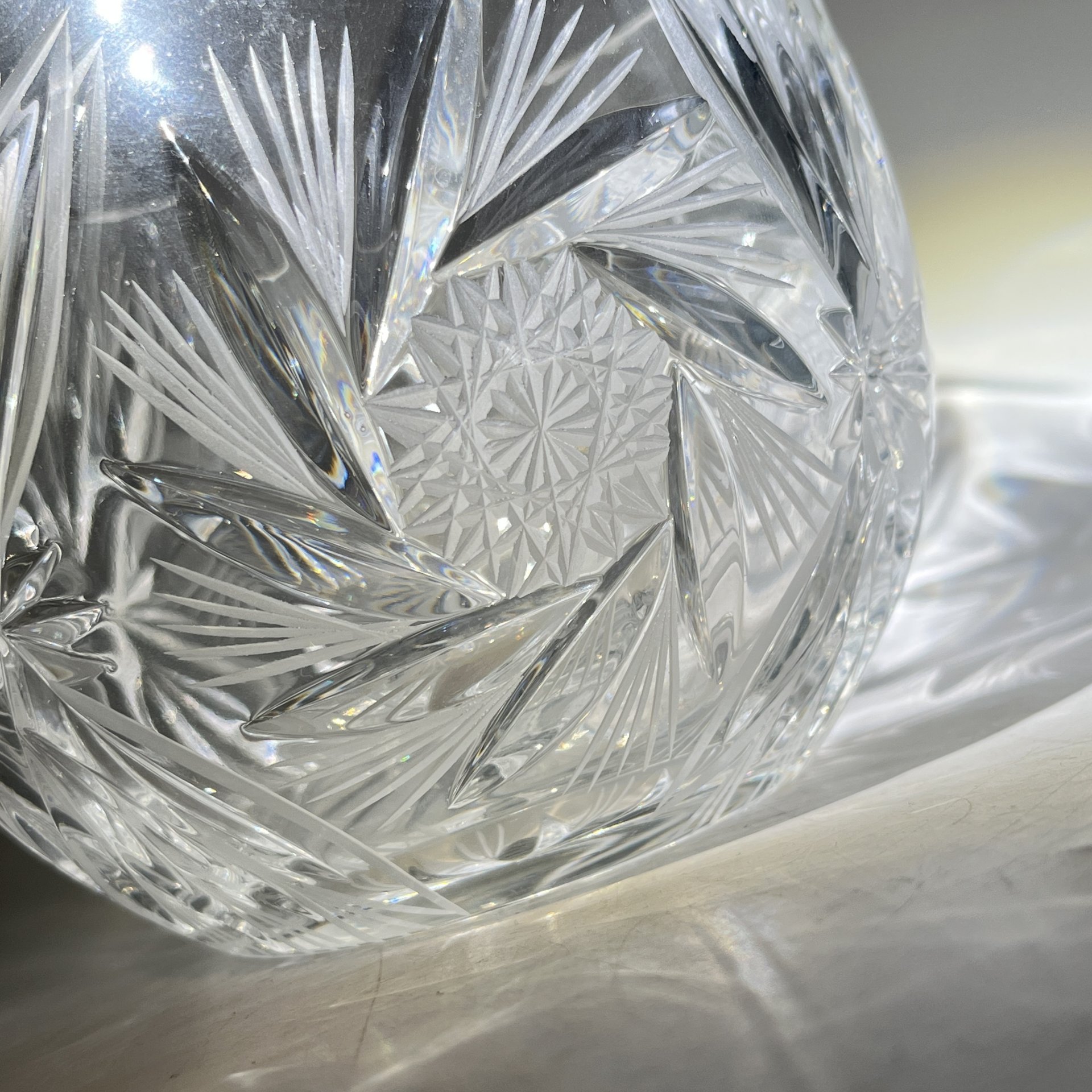 Салатник (конфетница) с резным геометрическим декором, хрусталь, пресс, алмазная грань, СССР, 1970-1990 гг.
