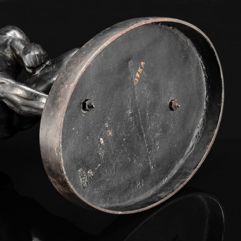 Статуэтка "Штангист", скульптор М.Г. Манизер, чугун, крашение, Каслинский чугунолитейный завод (Касли), СССР, 1963 г.