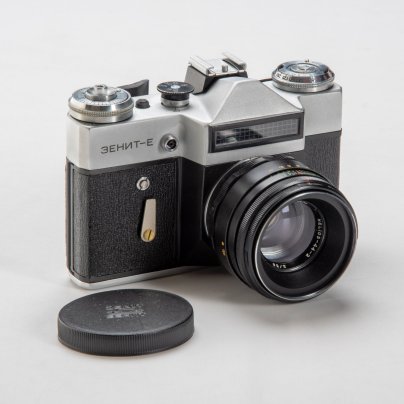 Фотоаппарат "Зенит-Е" с объективом "Гелиос-44-2" в оригинальном кофре, с коробкой и документами, Белорусское оптико-механическое объединение (БелОМО)