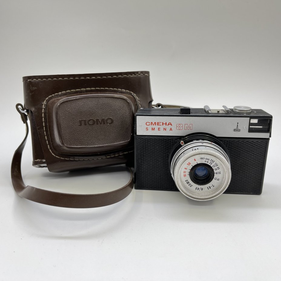 Фотоаппарат "Смена-8М" в оригинальном кофре, пластик, стекло, металл, кожа, ЛОМО (Ленинградское оптико-механическое объединение), СССР, 1970-1990 гг.