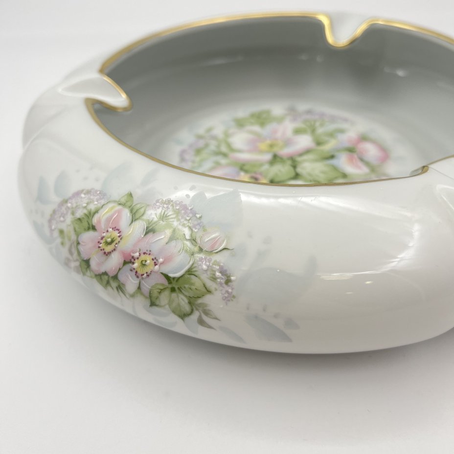 Пепельница круглой формы, с нежным цветочным декором La Seynie Limoges