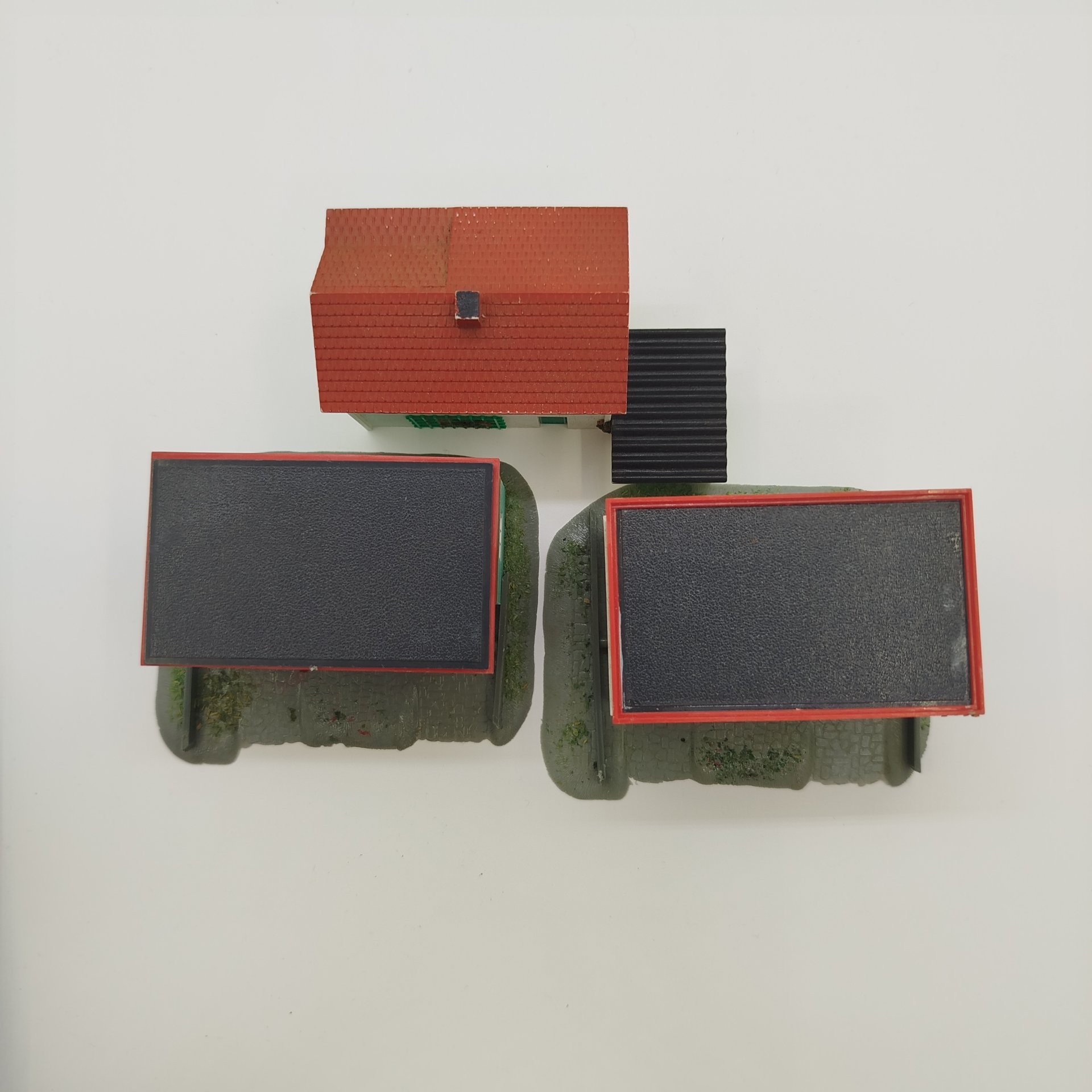 Набор из трех моделей домов для железной дороги, пластик, Piko, ГДР, 1960-1980 гг.