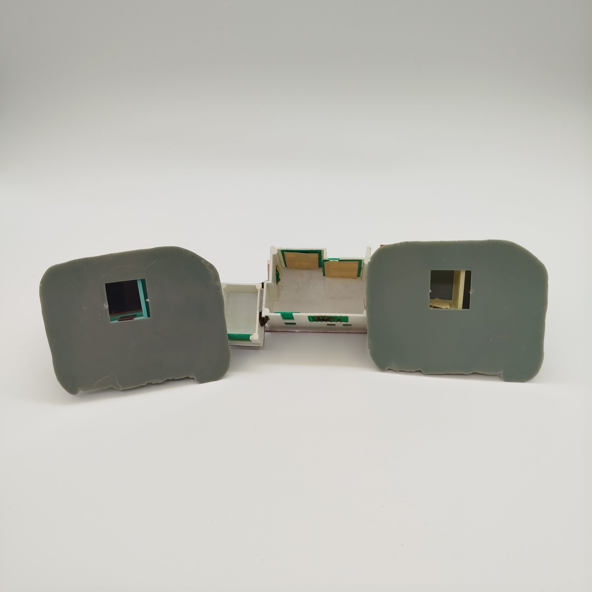 Набор из трех моделей домов для железной дороги, пластик, Piko, ГДР, 1960-1980 гг.