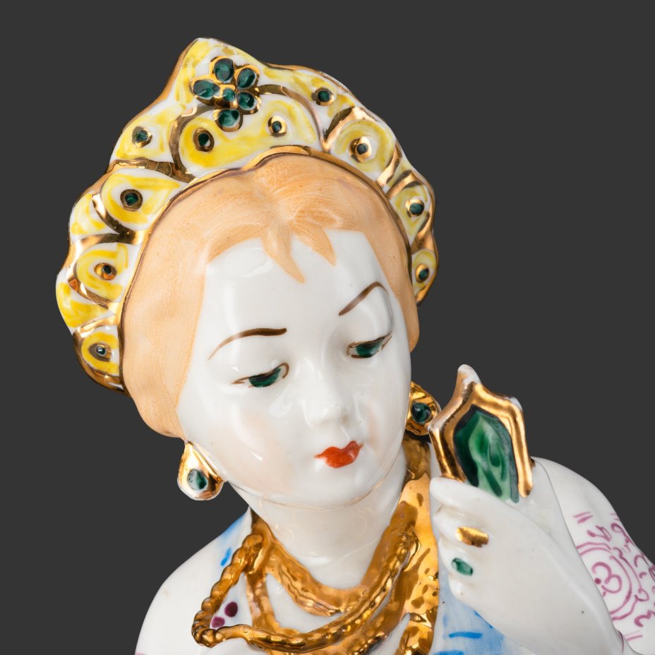 Статуэтка "Малахитовая шкатулка" ("Танюшка и тятино подаренье"), скульптор О.М. Богданова