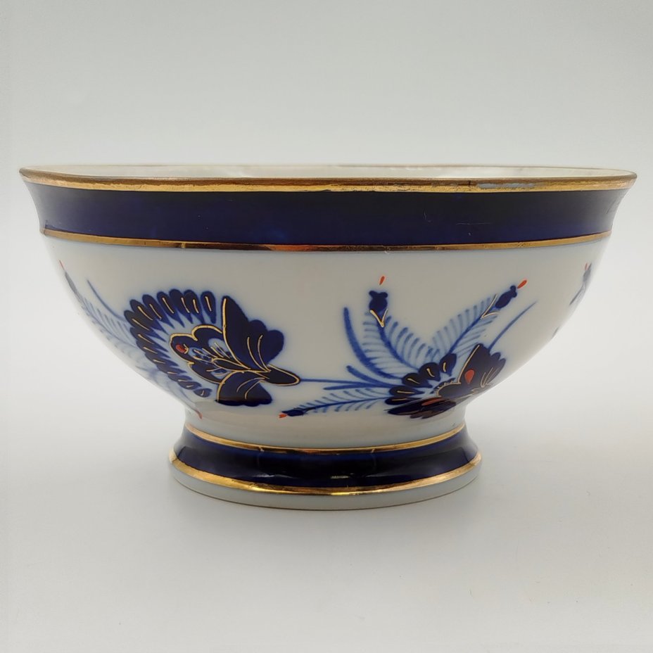 Полоскательница из прибора для воды "Декоративные цветы", автор формы Яковлева С.Е., автор формы Мох М.Н., фарфор, роспись, золочение, Ленинградский фарфоровый завод (ЛФЗ), СССР, 1950-1960 гг.