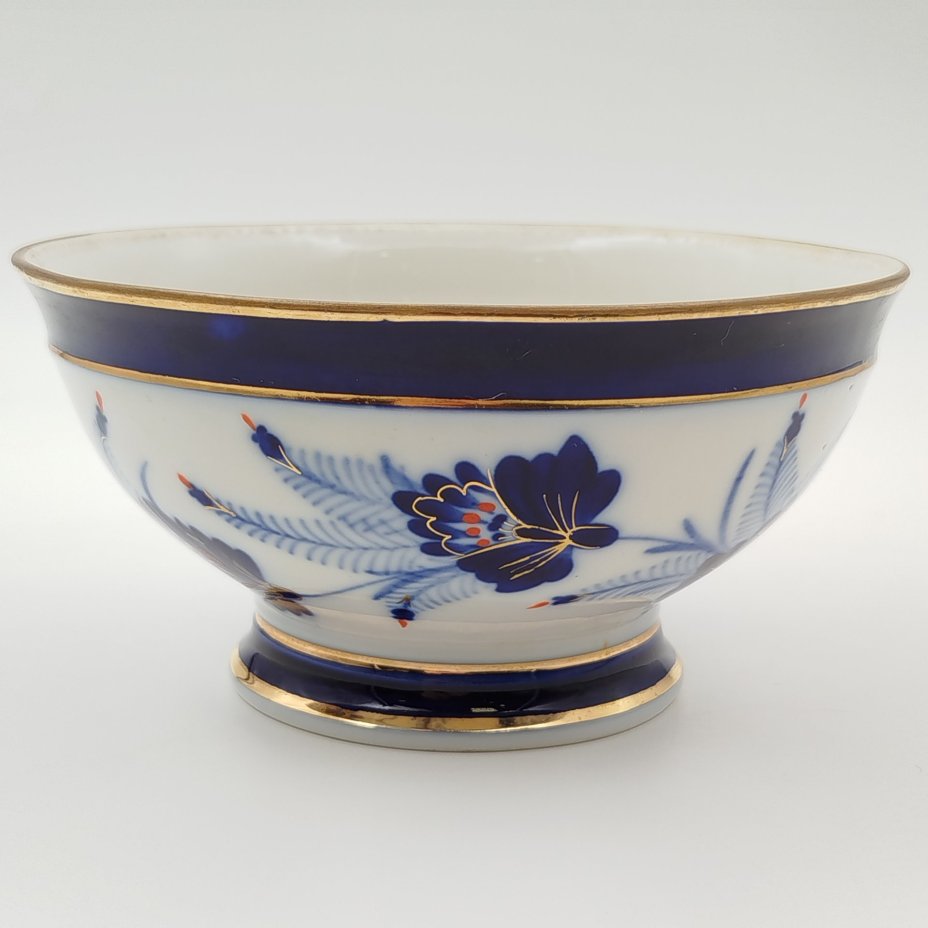 Полоскательница из прибора для воды "Декоративные цветы", автор формы Яковлева С.Е., автор формы Мох М.Н., фарфор, роспись, золочение, Ленинградский фарфоровый завод (ЛФЗ), СССР, 1950-1960 гг.