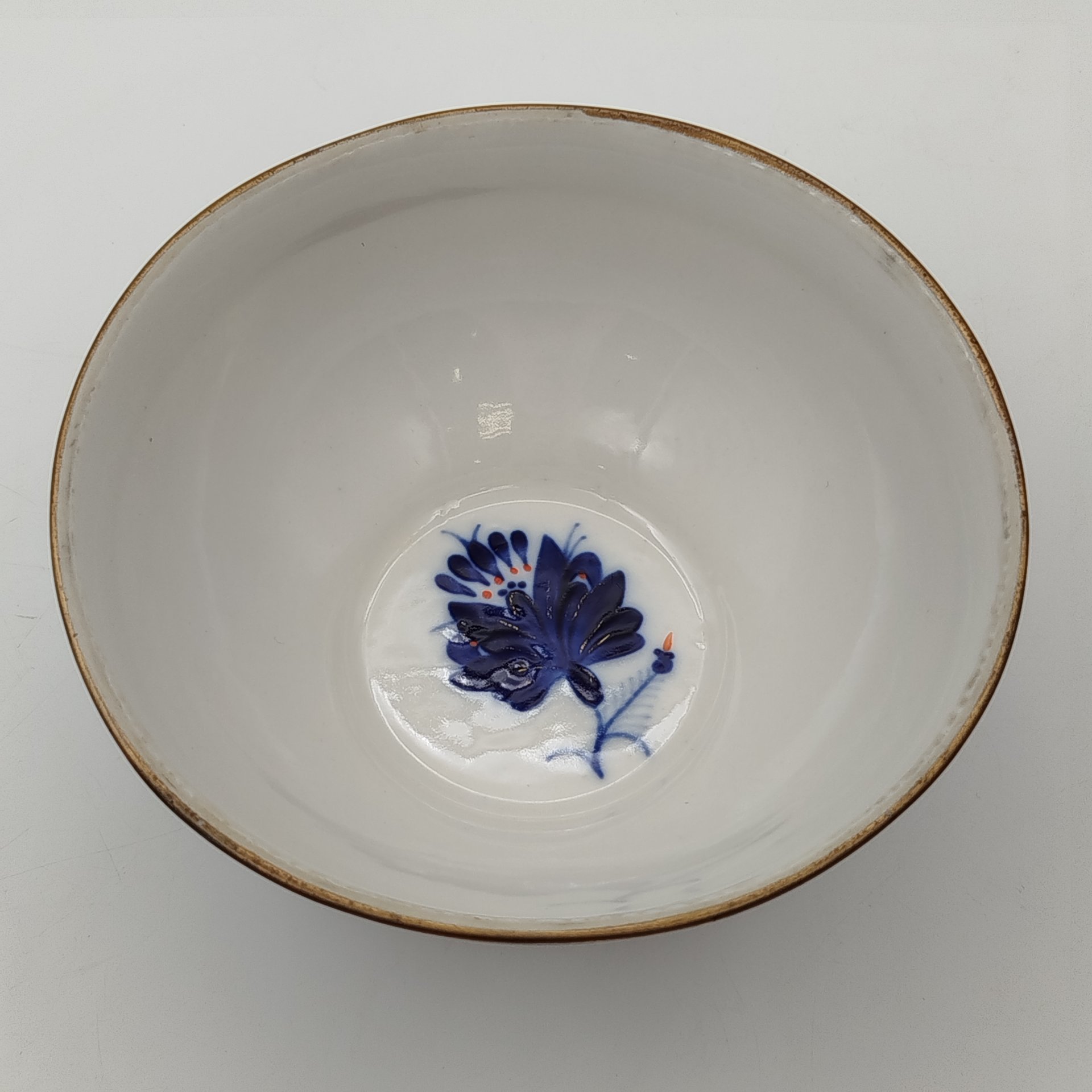 Полоскательница из прибора для воды "Декоративные цветы", автор формы Яковлева С.Е., автор формы Мох М.Н., фарфор, роспись, золочение, Ленинградский фарфоровый завод (ЛФЗ), СССР, 1950-1960 гг.