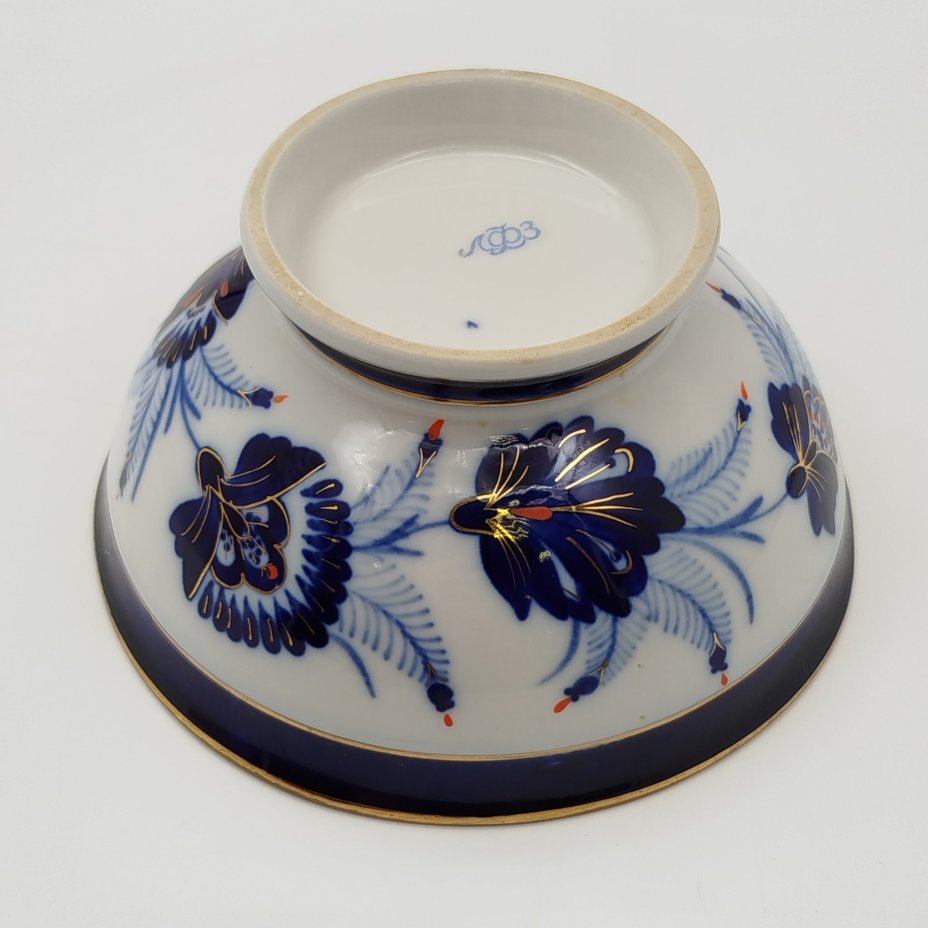 Полоскательница из прибора для воды "Декоративные цветы", автор формы Яковлева С.Е., автор формы Мох М.Н., фарфор, роспись, золочение, Ленинградский фарфоровый завод (ЛФЗ), СССР, 1950-1960 гг.