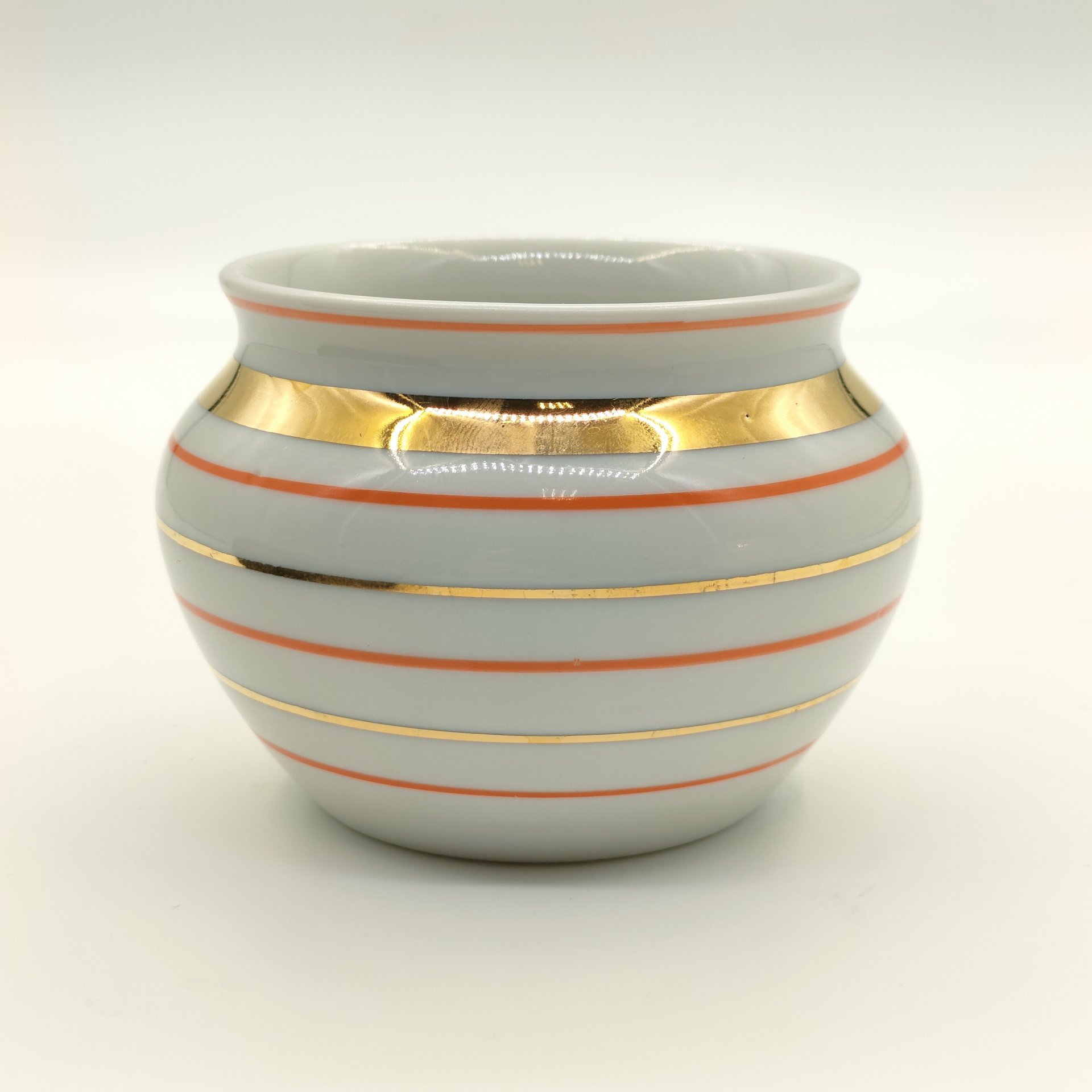 Ваза "Радиоволны", фарфор, обводка, золочение, Дмитровский фарфоровый завод (ДФЗ Вербилки), СССР, 1954-1965 гг.