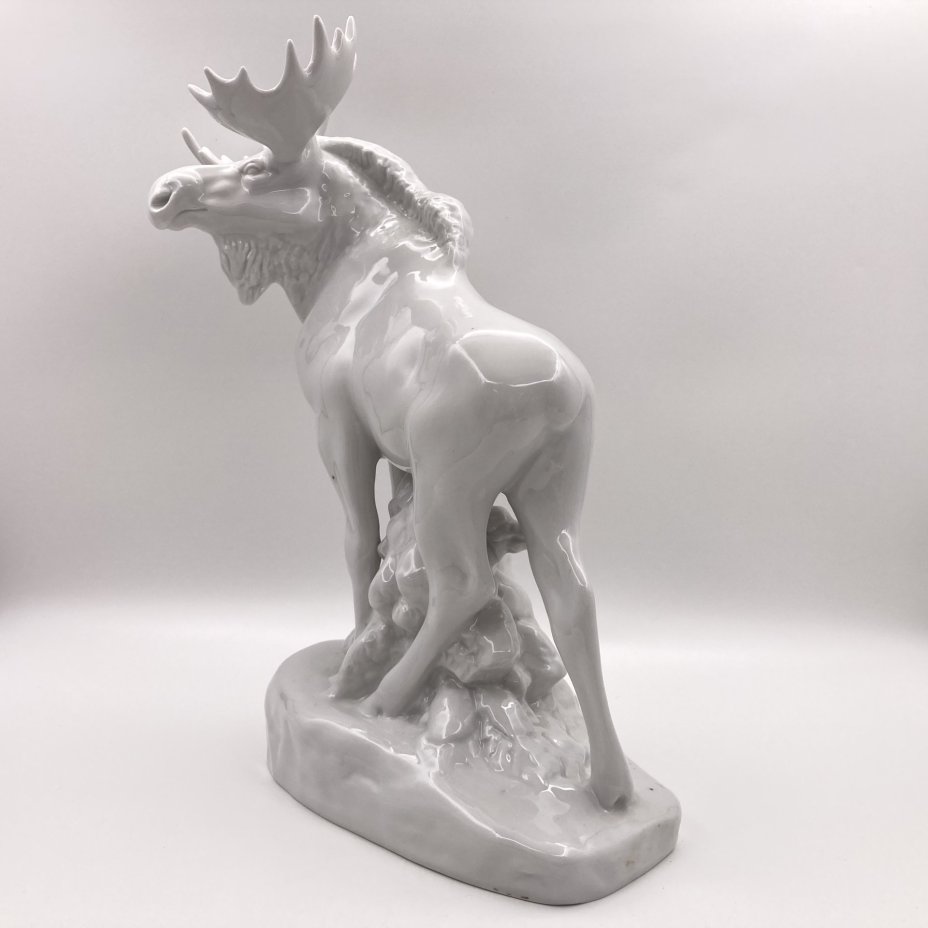 Статуэтка "Лось", скульптор Б.Я. Воробьёв, фарфор, Ленинградский фарфоровый завод (ЛФЗ), Ленинградский фарфоровый завод (ЛФЗ)